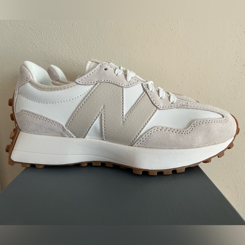 Women’s New Balance 327